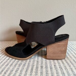 NWOB TOMS BLACK BLOCK HEEL SANDAL